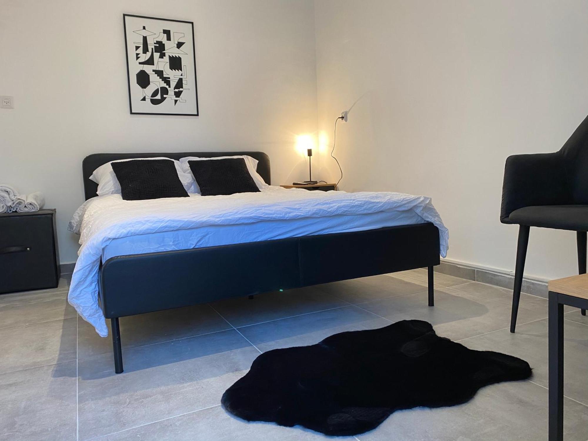 Bed and Breakfast Yona 8 Тель-Авив Номер фото