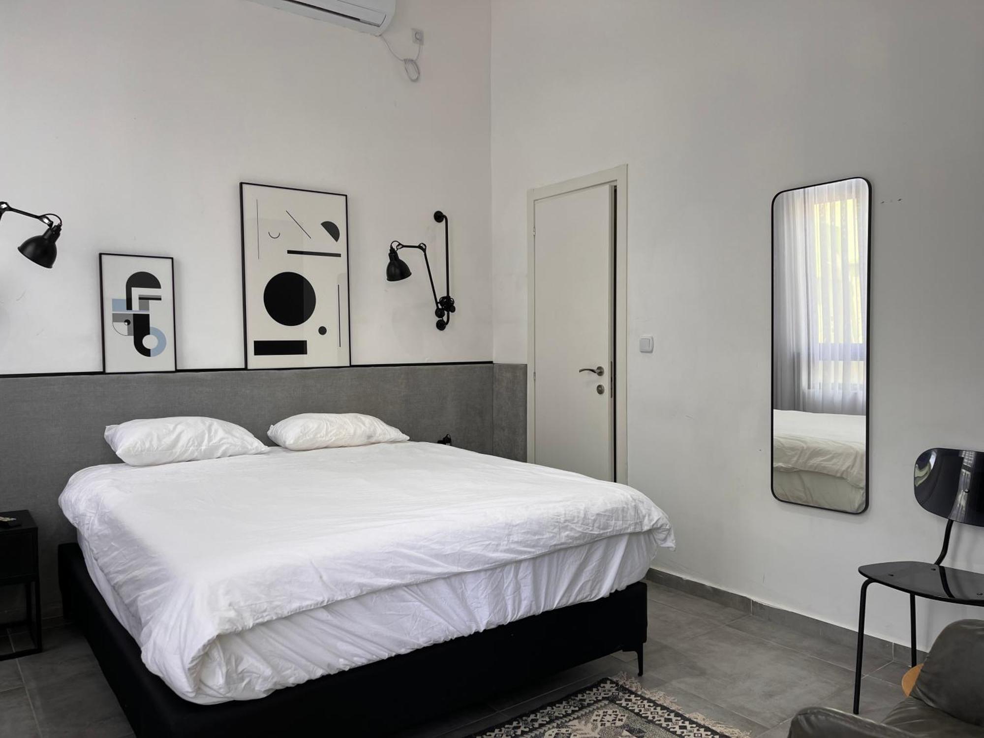 Bed and Breakfast Yona 8 Тель-Авив Номер фото