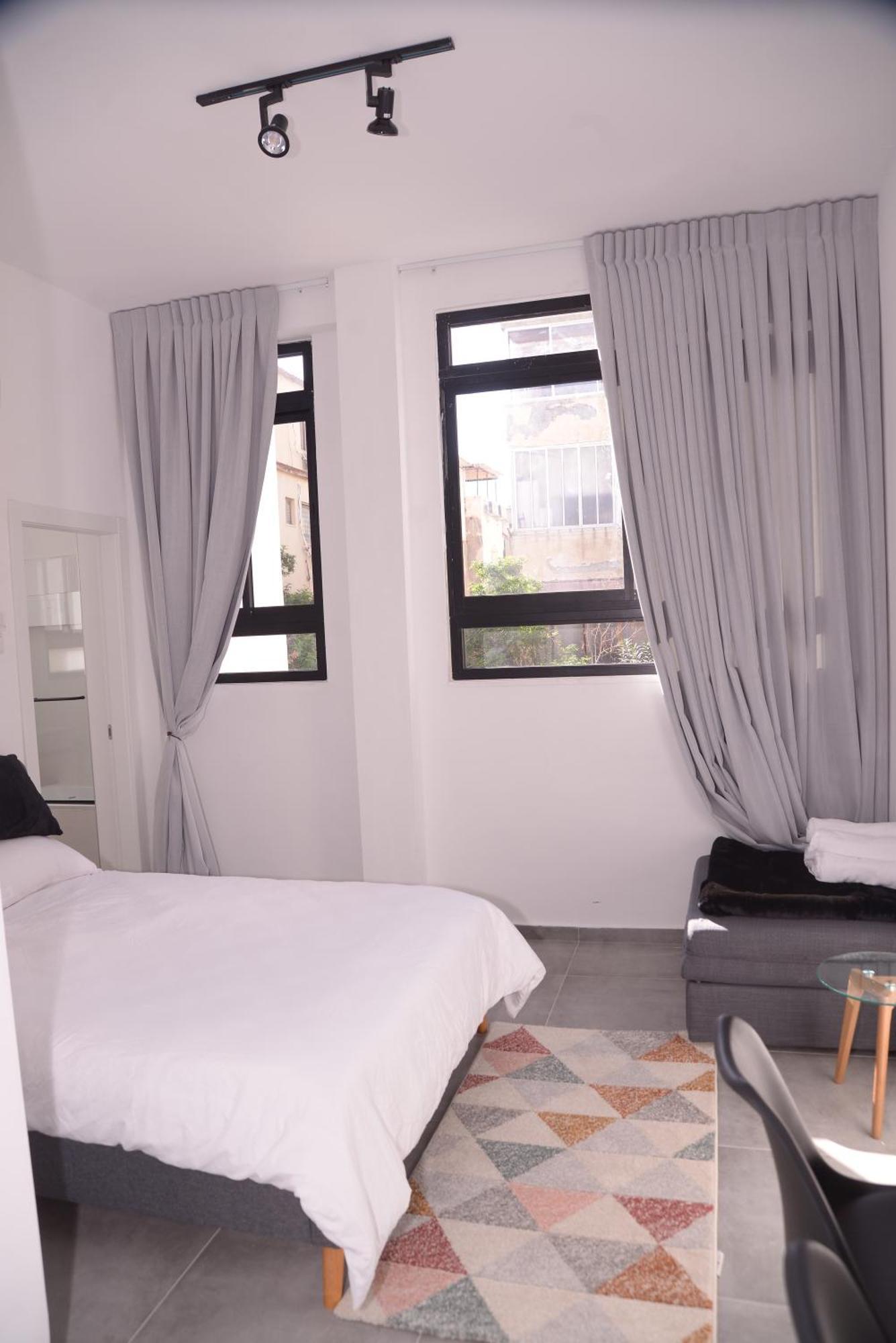 Bed and Breakfast Yona 8 Тель-Авив Номер фото
