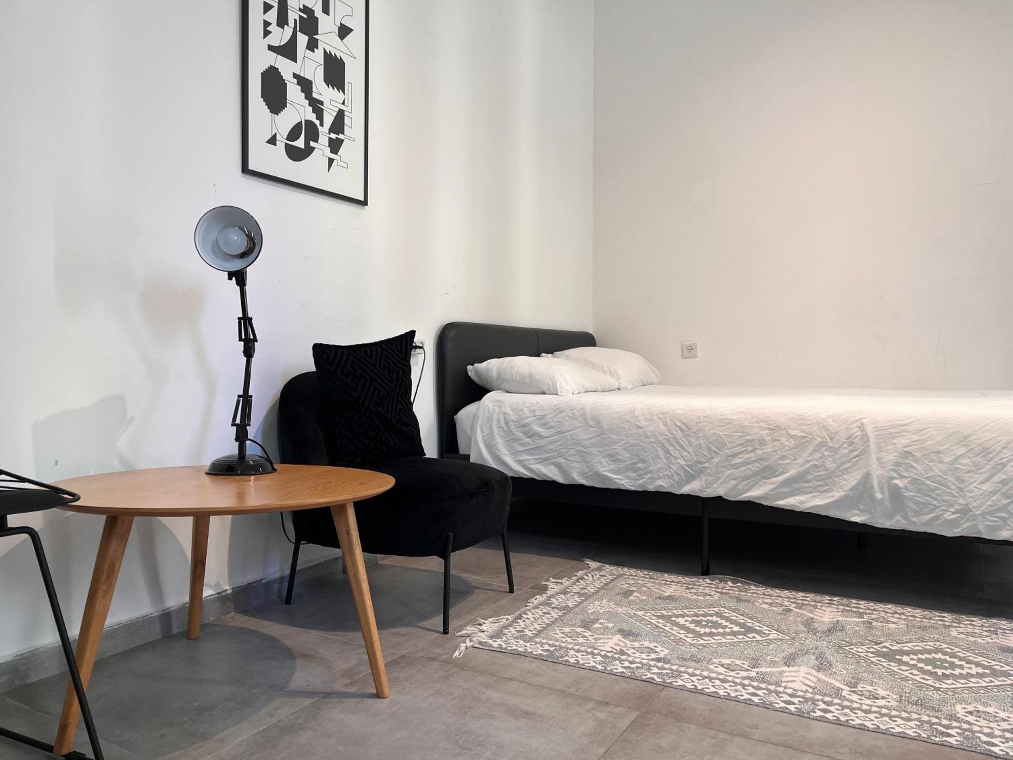 Bed and Breakfast Yona 8 Тель-Авив Номер фото