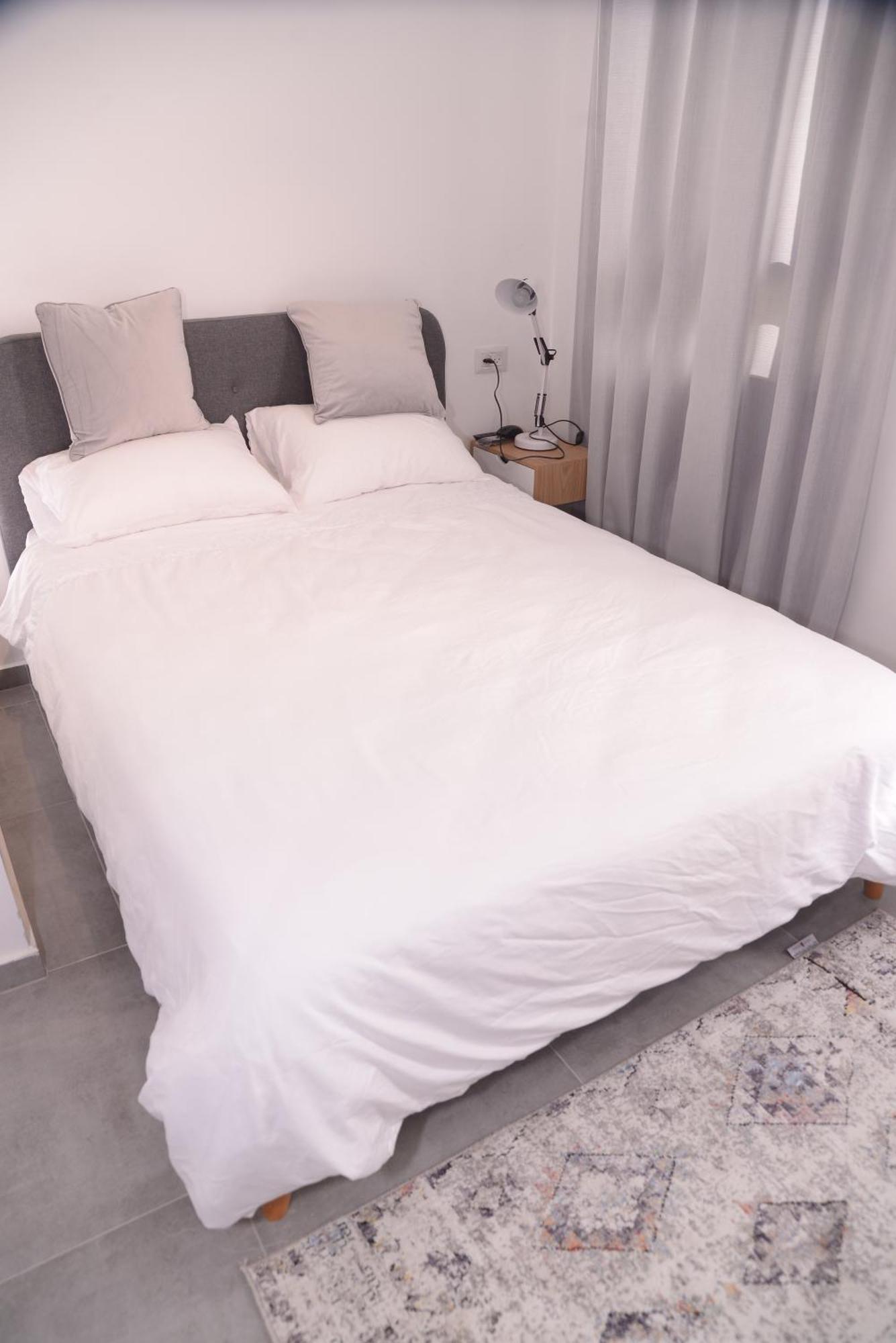 Bed and Breakfast Yona 8 Тель-Авив Номер фото
