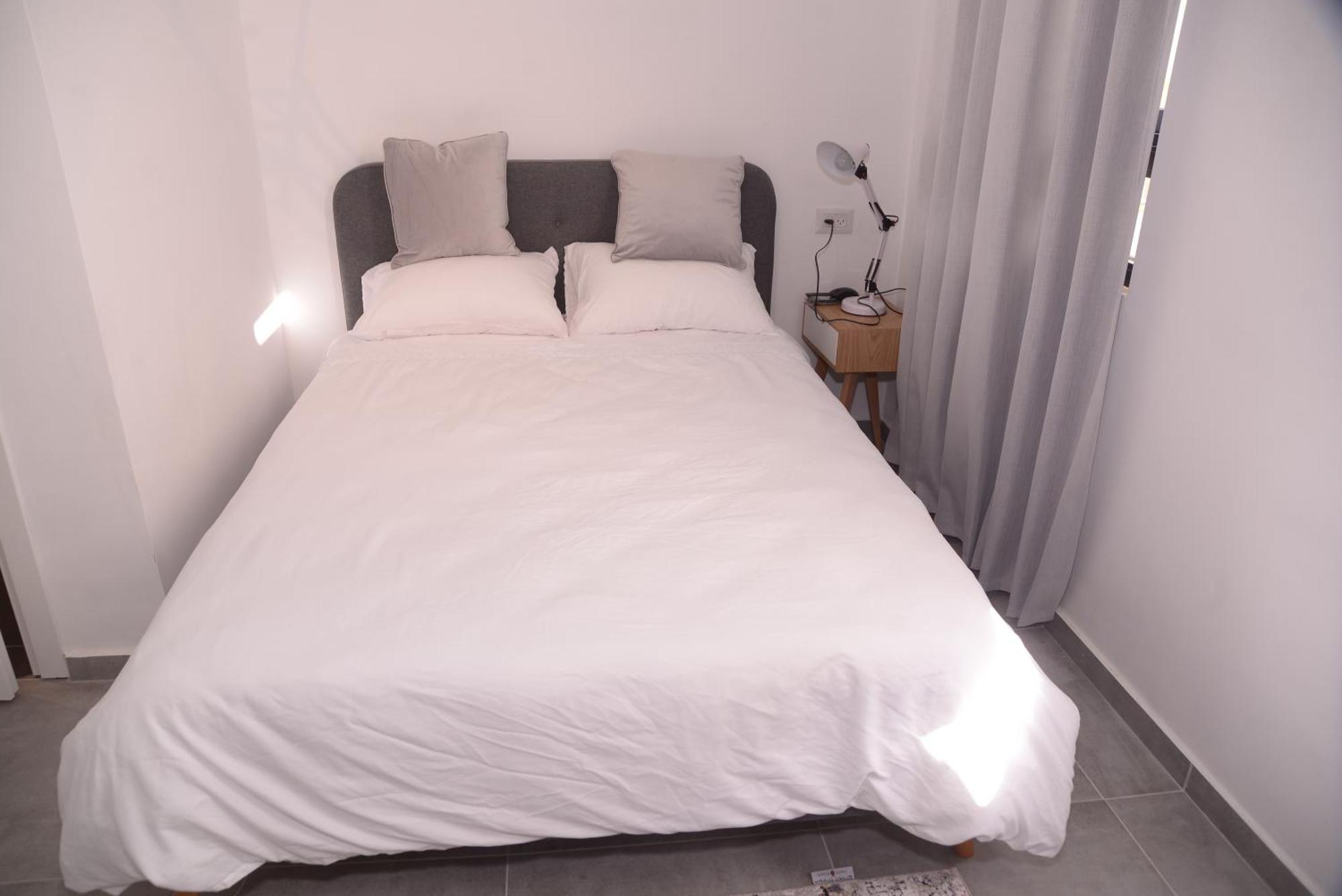 Bed and Breakfast Yona 8 Тель-Авив Номер фото