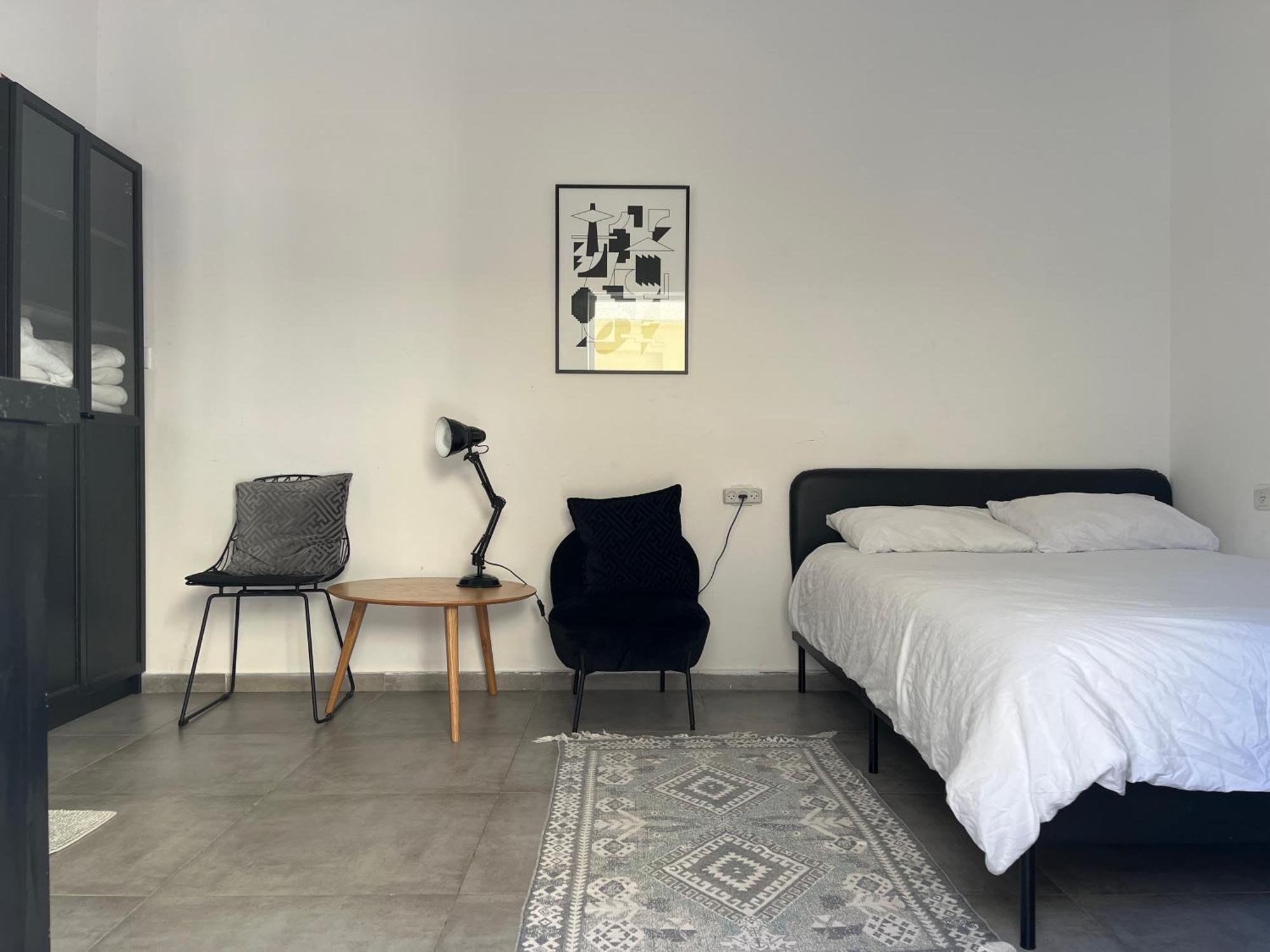 Bed and Breakfast Yona 8 Тель-Авив Номер фото