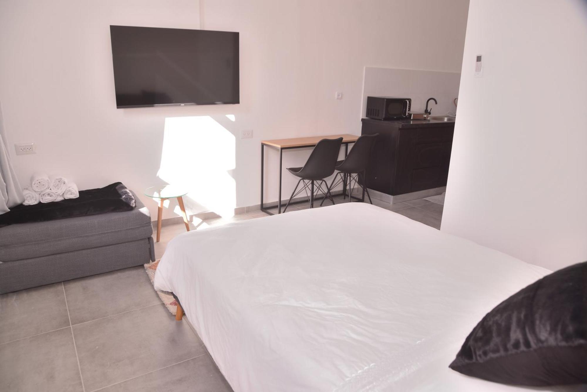 Bed and Breakfast Yona 8 Тель-Авив Номер фото