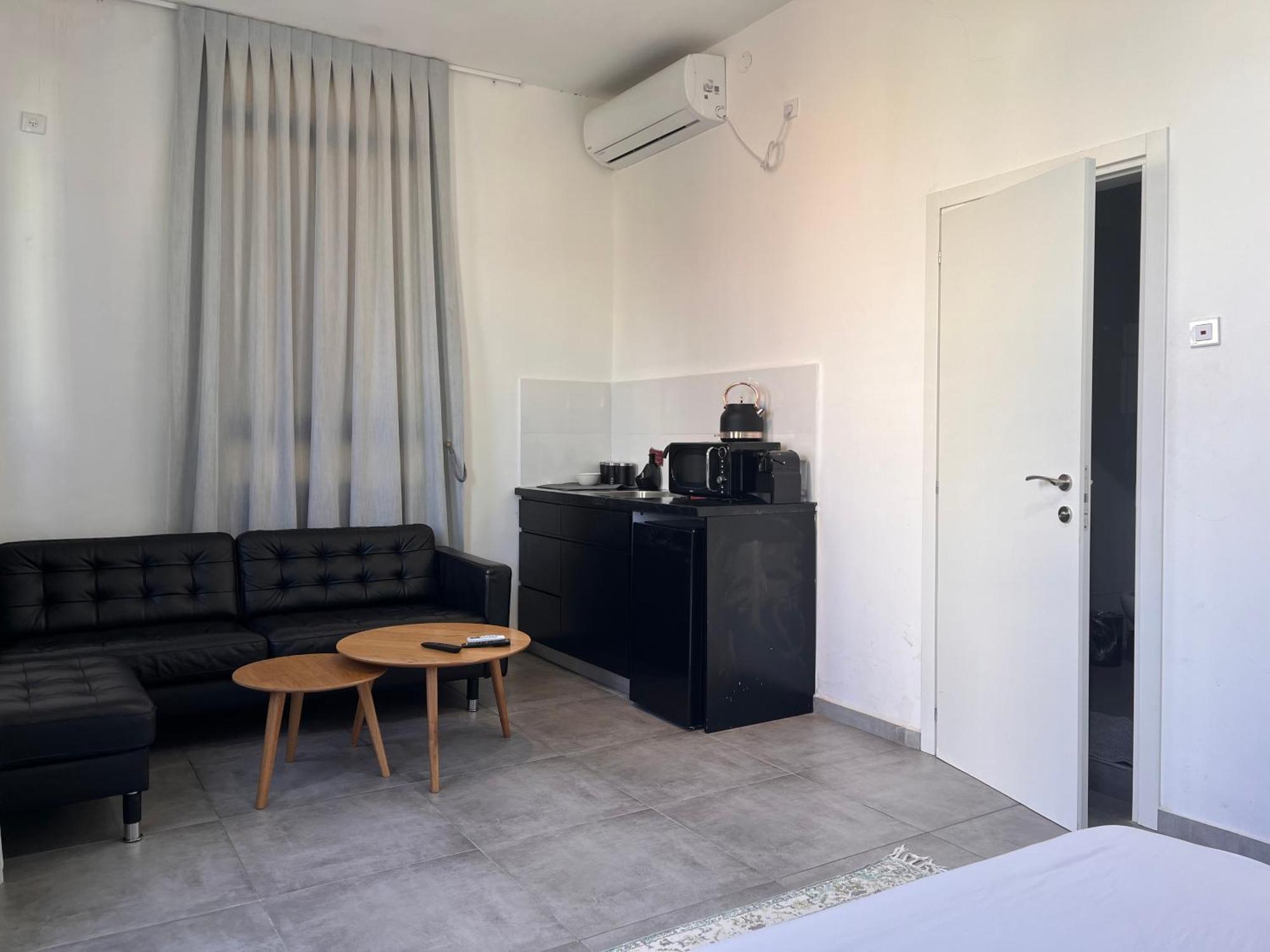 Bed and Breakfast Yona 8 Тель-Авив Номер фото