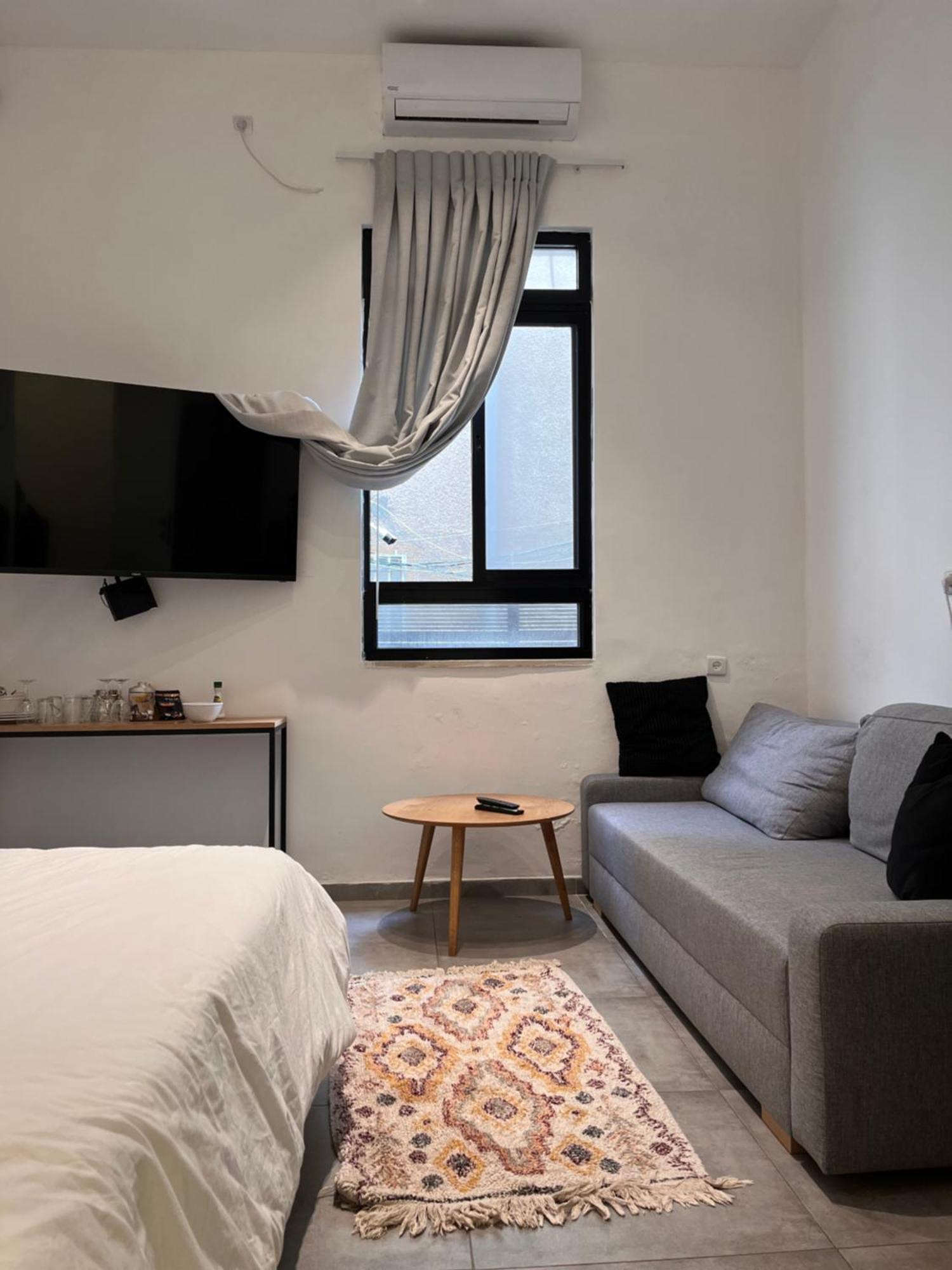 Bed and Breakfast Yona 8 Тель-Авив Номер фото