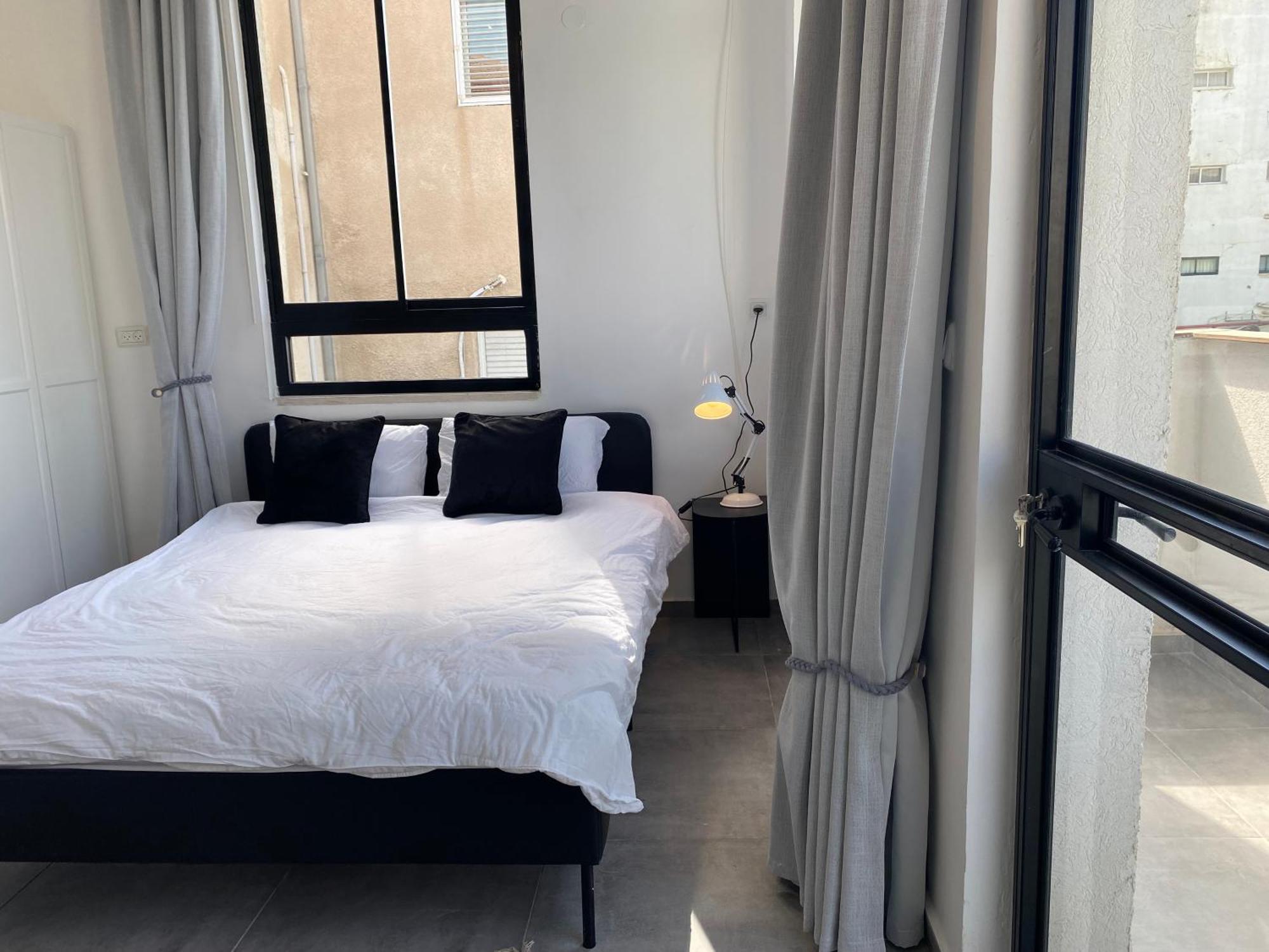 Bed and Breakfast Yona 8 Тель-Авив Номер фото