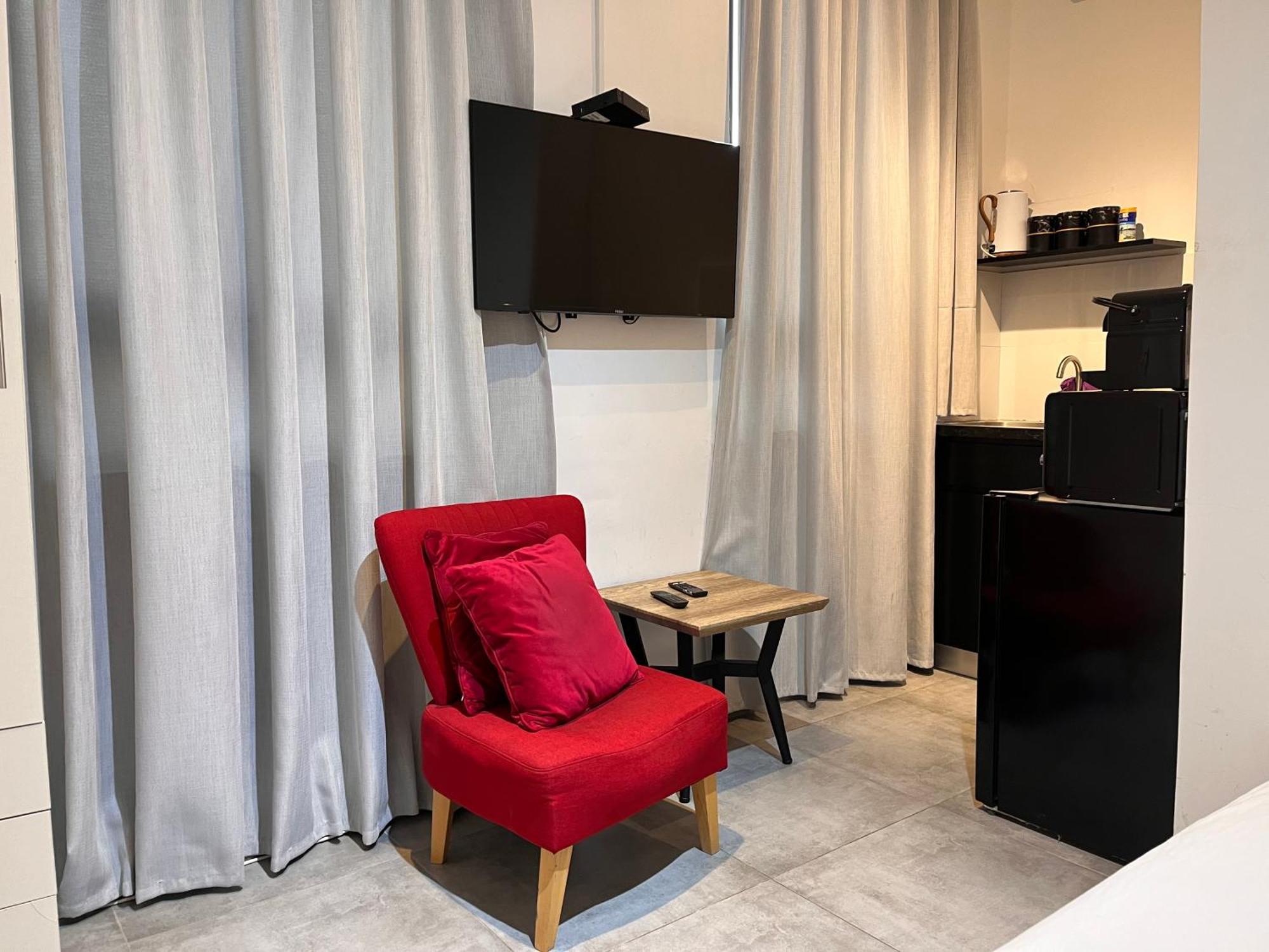 Bed and Breakfast Yona 8 Тель-Авив Номер фото