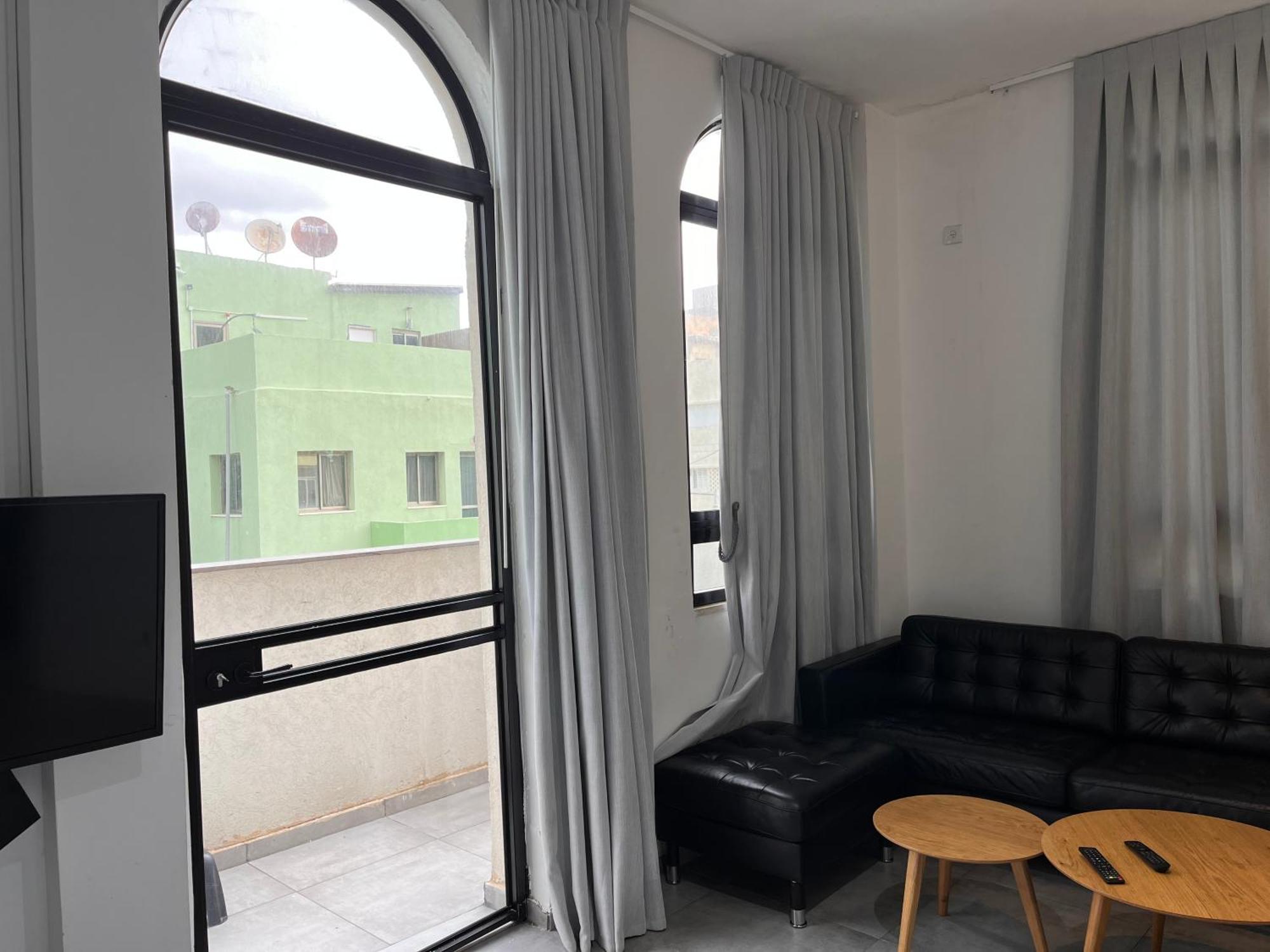Bed and Breakfast Yona 8 Тель-Авив Номер фото