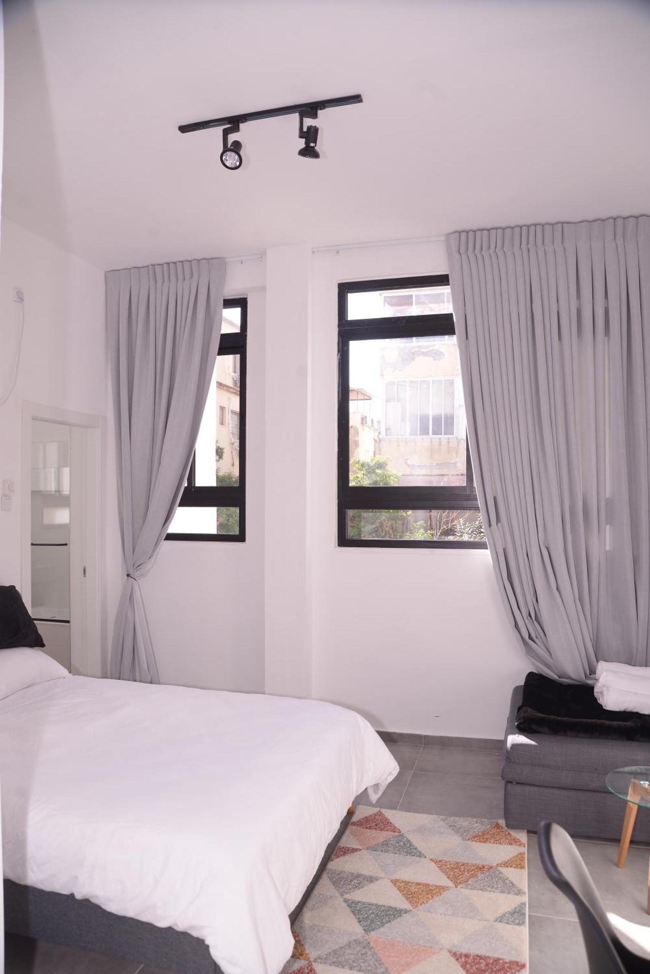 Bed and Breakfast Yona 8 Тель-Авив Номер фото