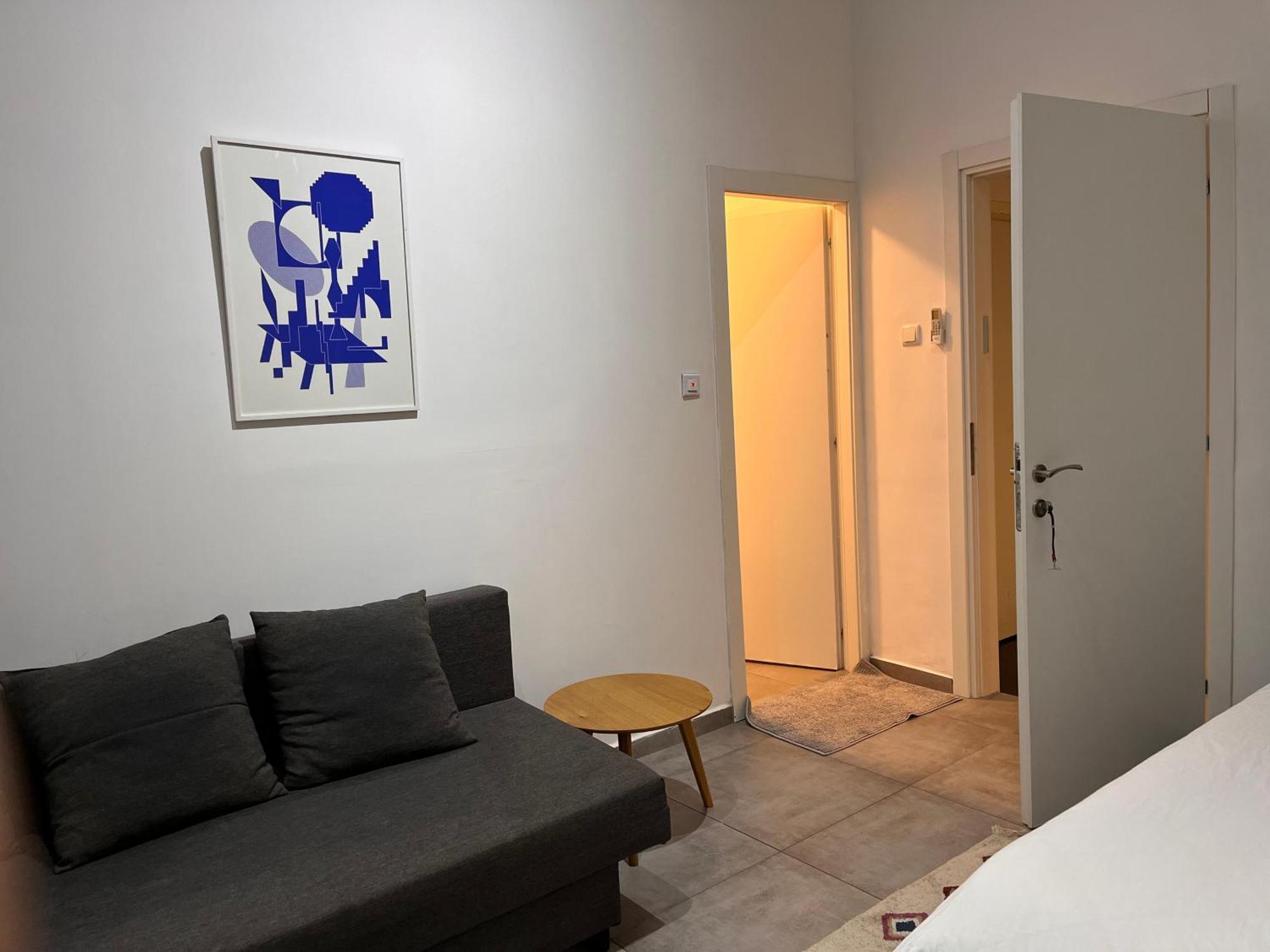 Bed and Breakfast Yona 8 Тель-Авив Номер фото
