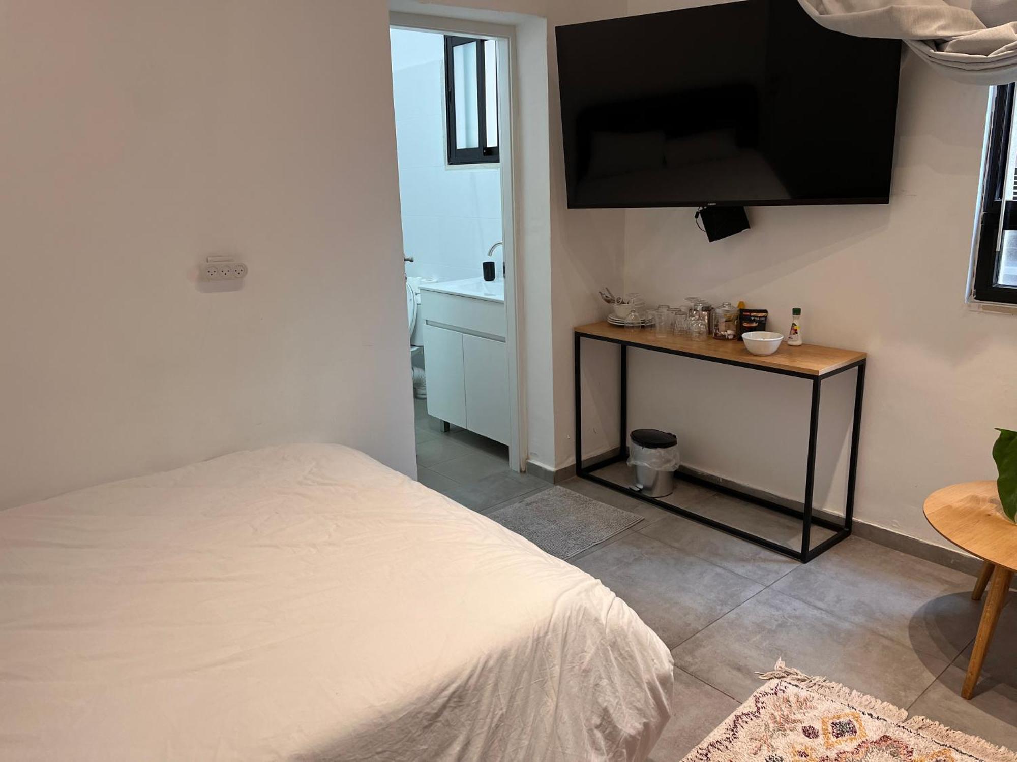 Bed and Breakfast Yona 8 Тель-Авив Номер фото