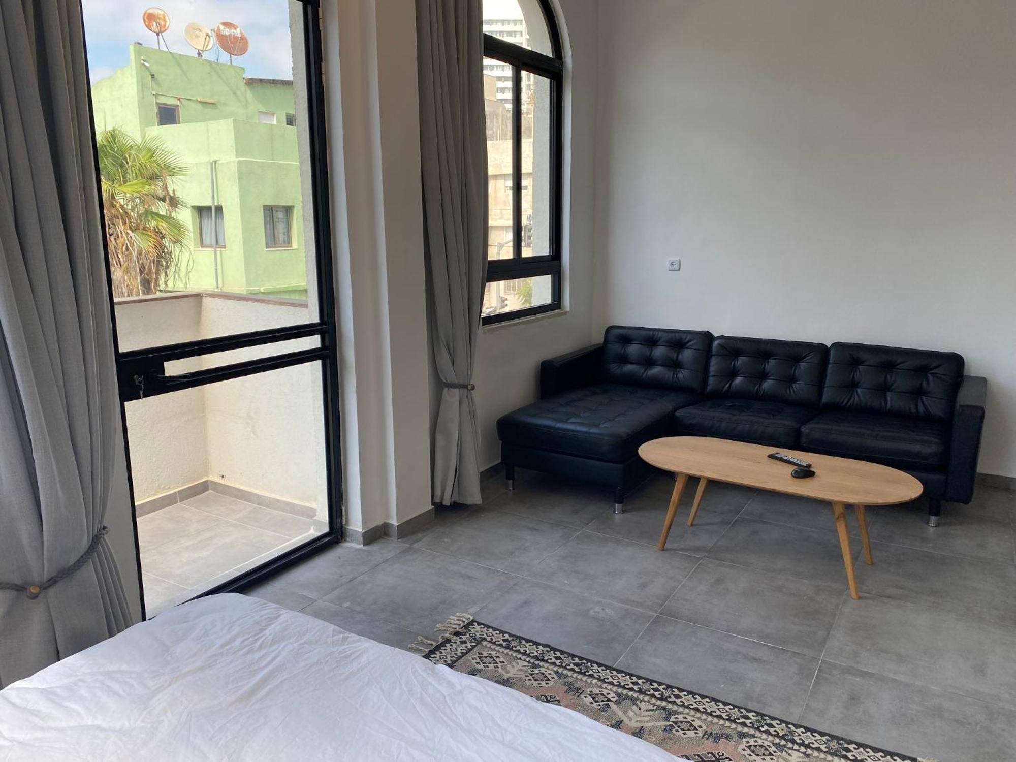 Bed and Breakfast Yona 8 Тель-Авив Номер фото