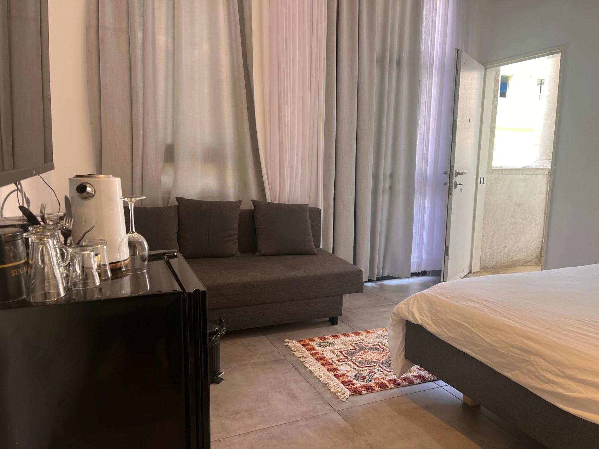 Bed and Breakfast Yona 8 Тель-Авив Номер фото