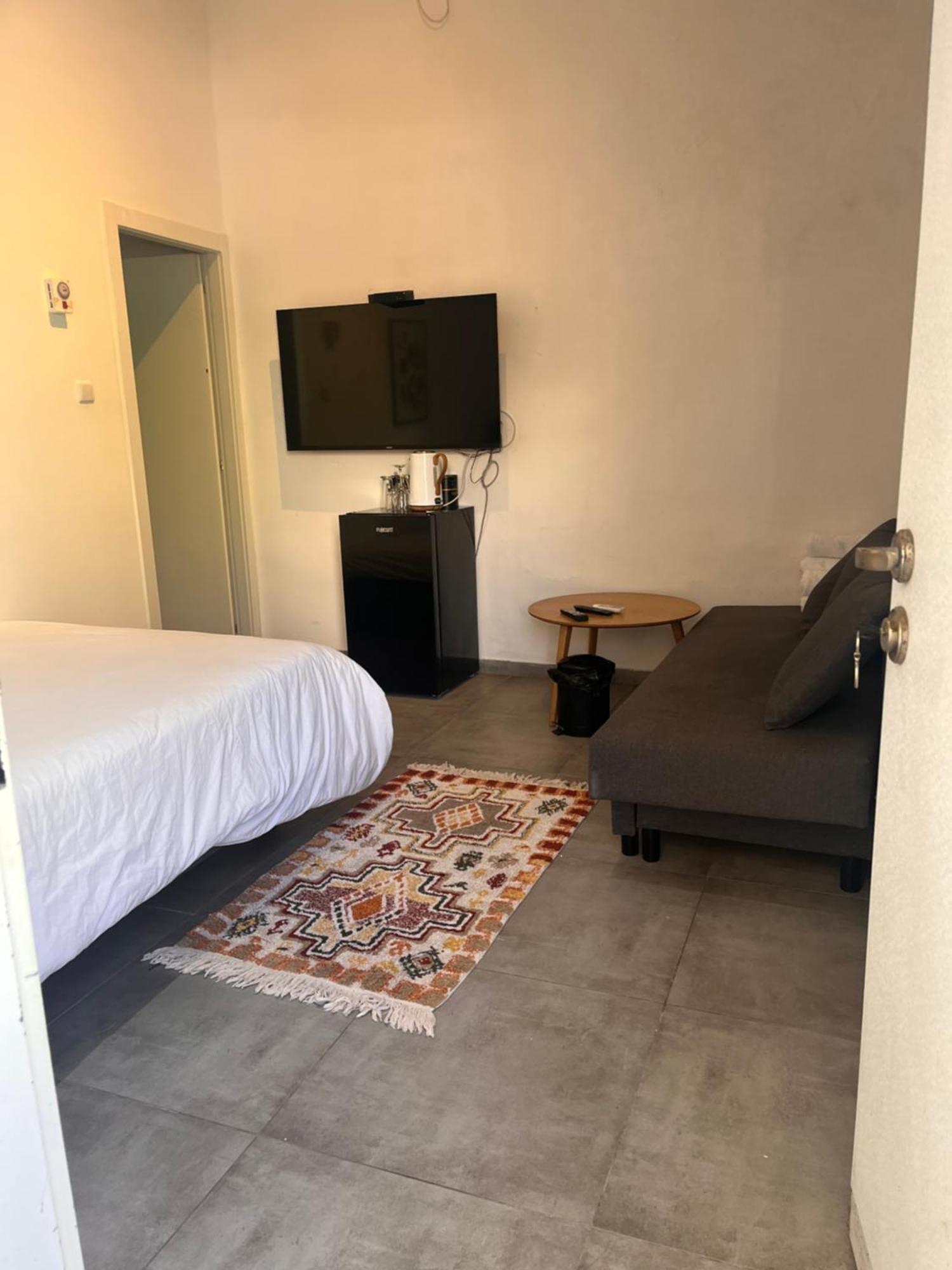 Bed and Breakfast Yona 8 Тель-Авив Номер фото